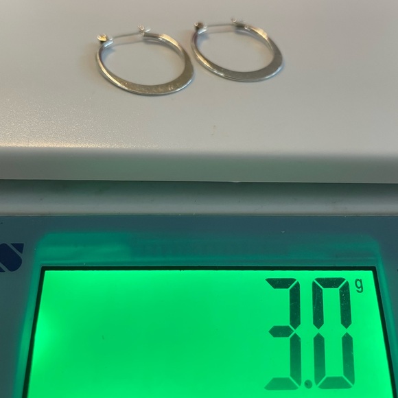 Silpada Sterling Silver ‘Back to Basics’ Classic Oval Hoop Earrings P1099 - Picture 16 of 16